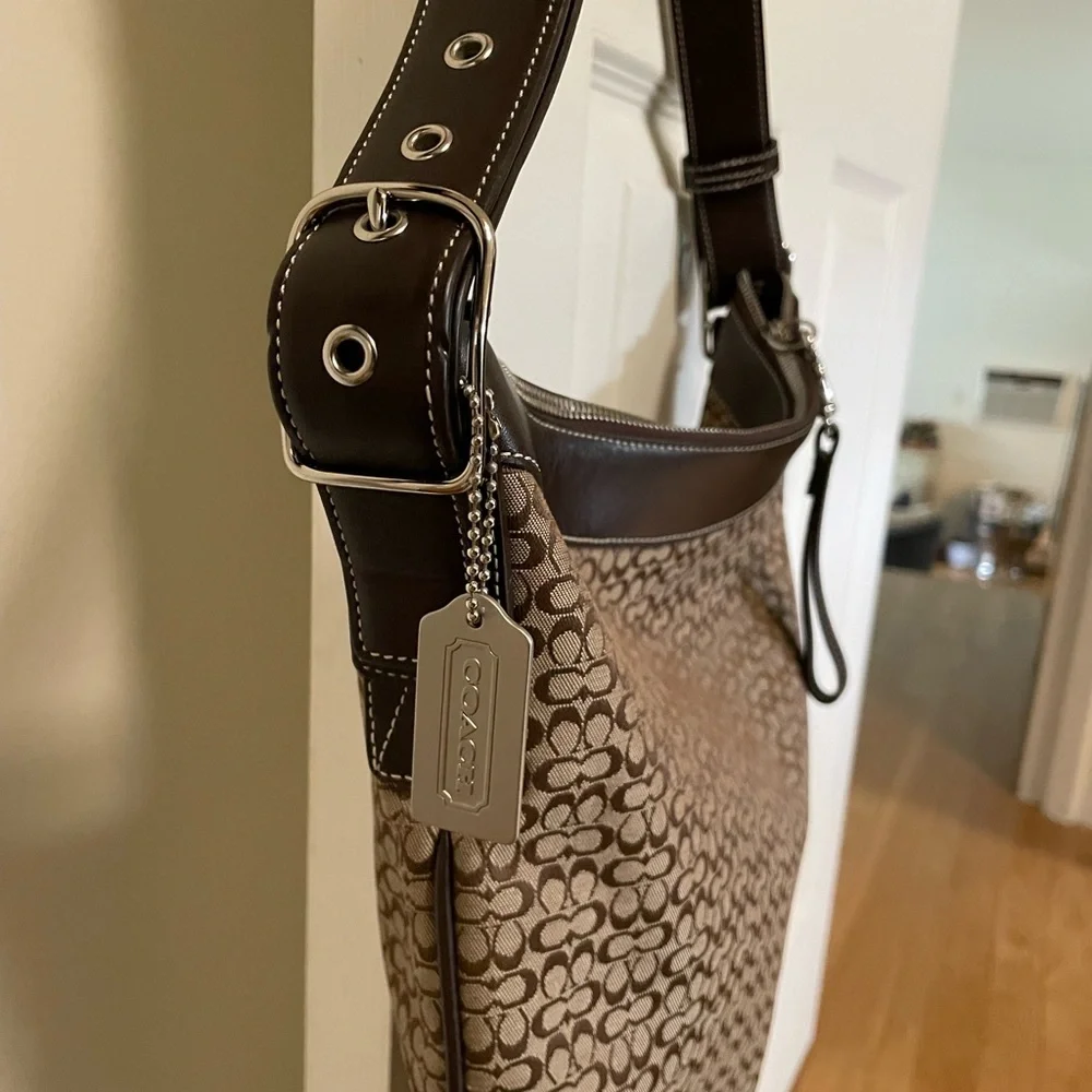 COACH HANDBAG - Picture 5 of 12